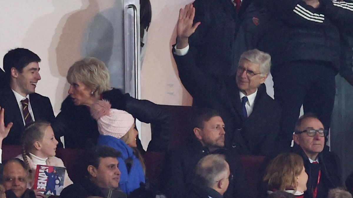 Wenger đã nhận được nhiều tiếng vỗ tay tri ân trong ngày trở lại. Ảnh: Arsenal FC