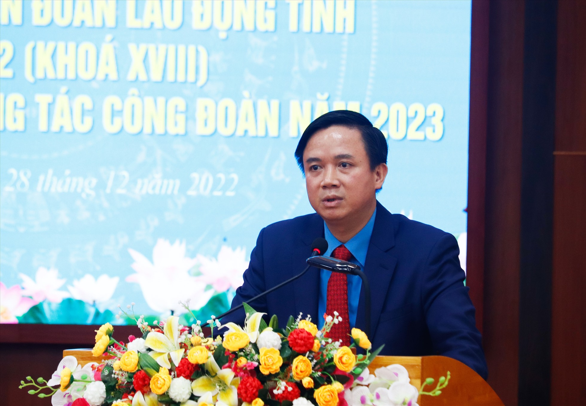 Ông Phạm Tiến Nam – Chủ tịch LĐLĐ tỉnh Quảng Bình phát biểu tại hội nghị. Ảnh: Đức Tuấn