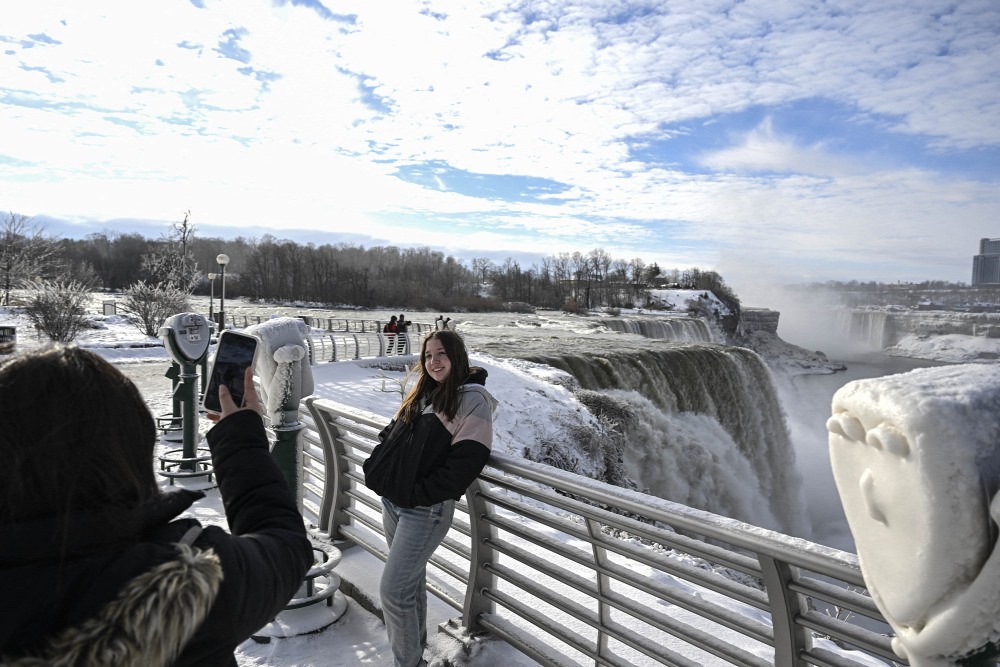 Hiện tượng thiên nhiên kỳ thú thu hút đông đảo du khách tới thác Niagara chiêm ngưỡng.