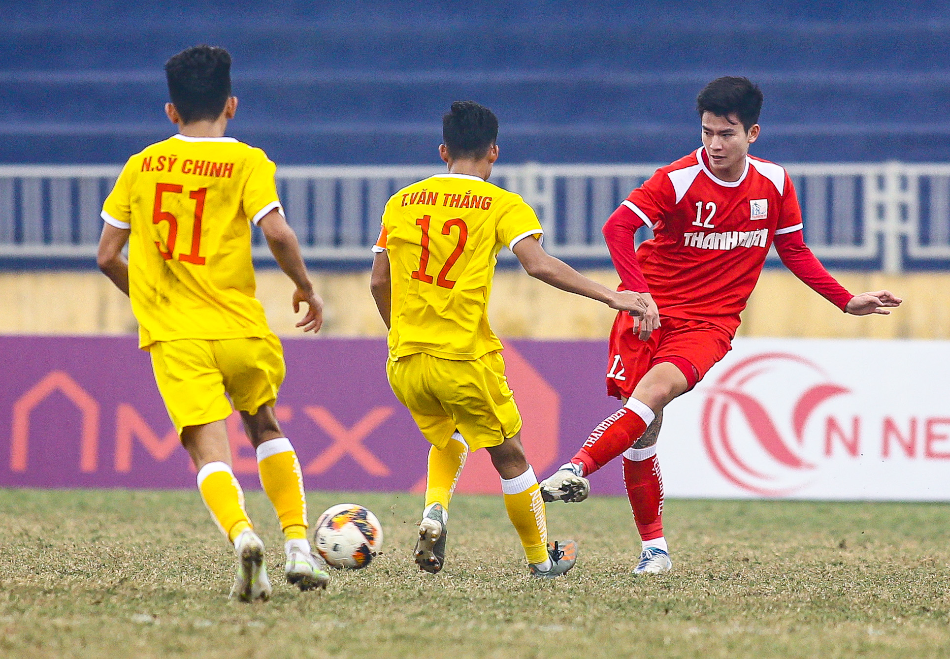 Như thường lệ, Phan Tuấn Tài vẫn là điểm sáng trong đội hình U21 Viettel. Số 12 thi đấu chắc chắn bên phía hành lan cánh phải của đội nhà.