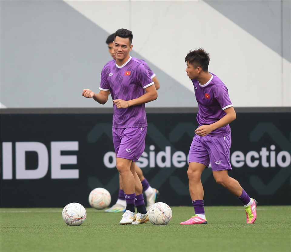 Tiến Linh cũng tỏ ra khá vui vẻ và dường như đã sẵn sàng cho trận đấu với Singapore. Tiền đạo 25 tuổi là người ghi bàn mở tỉ số trong trận đấu với Malaysia.