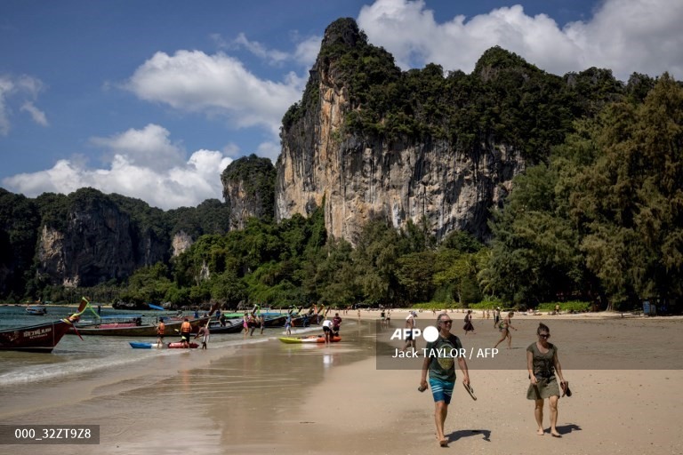 Du khách Nga đổ xô đến Thái Lan trong những ngày cuối năm. Ảnh: AFP