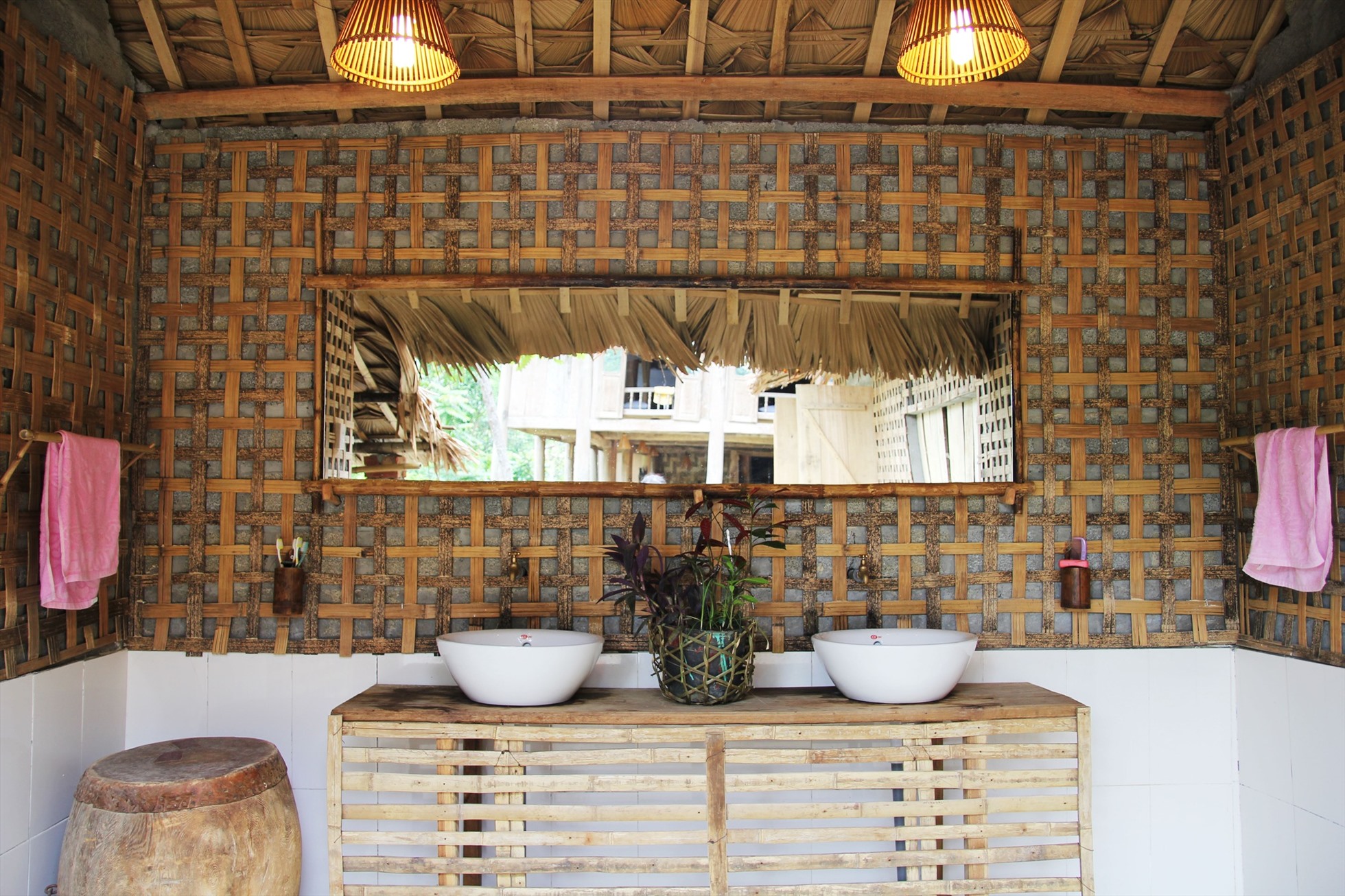 Không gian homestay sạch sẽ ở bản Sưng.