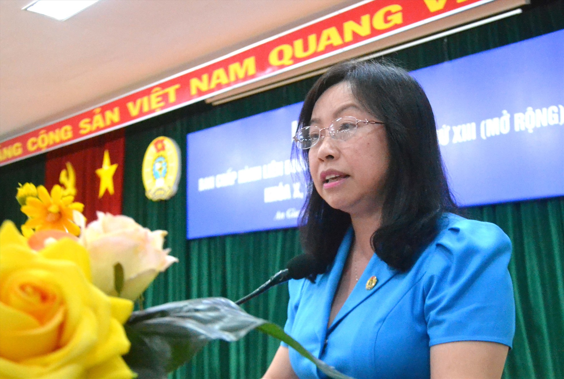 Phó Chủ tịch Tổng LĐLĐ VN Thái Thu Xương phát biểu tại hội nghị Tổng kết hoạt động Công đoàn và phong trào công nhân viên chức lao động tỉnh An Giang năm 2022. Ảnh: Lục Tùng