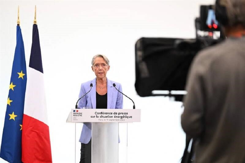 Thủ tướng Pháp Elisabeth Borne thông báo mở rộng các biện pháp kiểm soát giá điện và khí đốt trong năm 2023. Ảnh: AFP