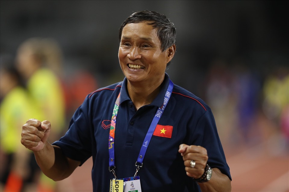 Huấn luyện ciên Mai Đức Chung xuất sắc nhất của thể thao Việt Nam năm 2022. Ảnh: VFF