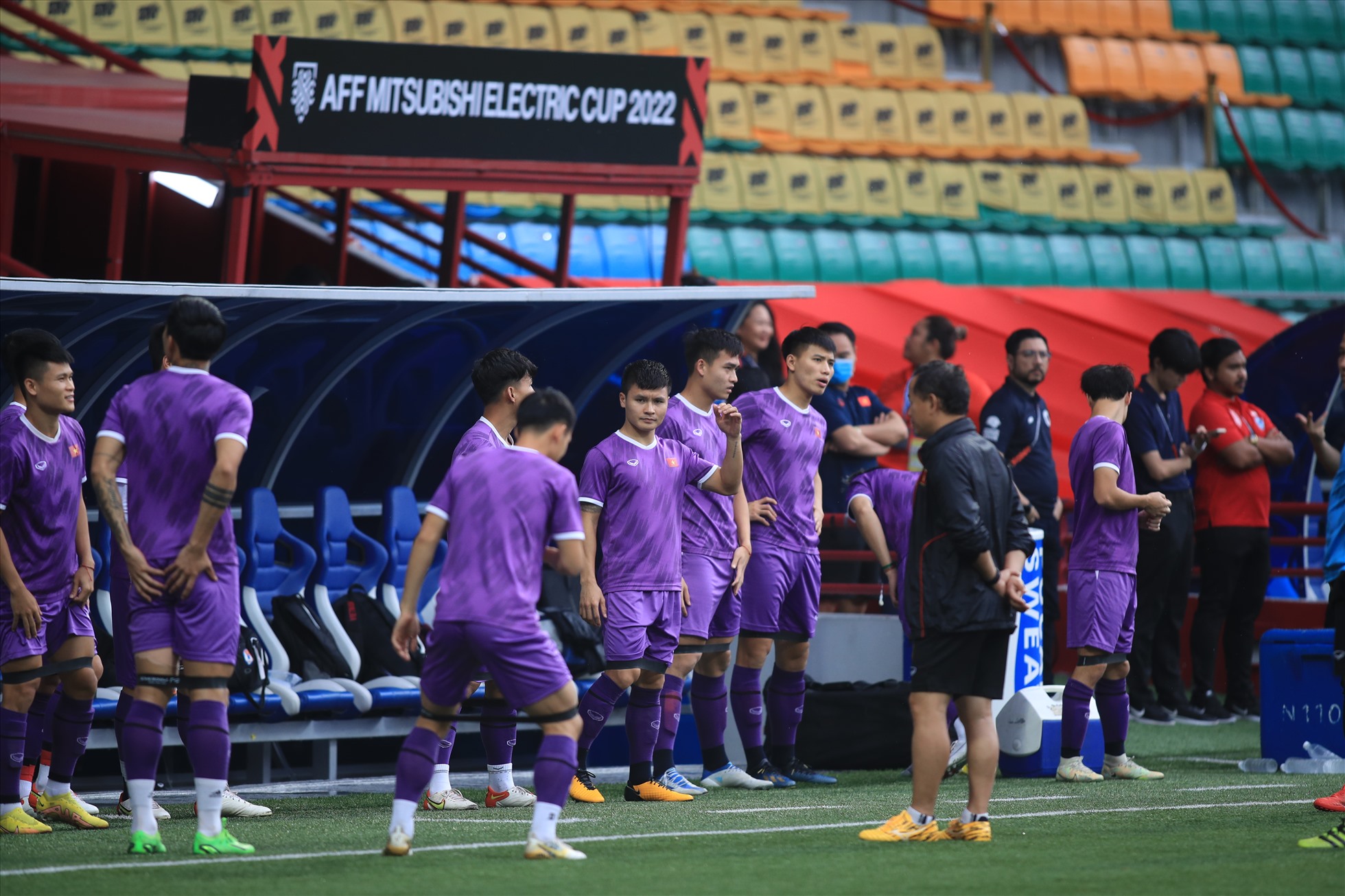 Ngày 29.12, đội tuyển Việt Nam có buổi tập cuối cùng trên sân nhân tạo Jalan Besar, trước khi bước vào trận đấu với chủ nhà Singapore vào ngày 30.12. Ảnh: Xuân Trang