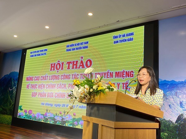 Bà Đặng Ái Xoan Phó Trưởng ban Tuyên giáo tỉnh ủy phát biểu tại Hội thảo.