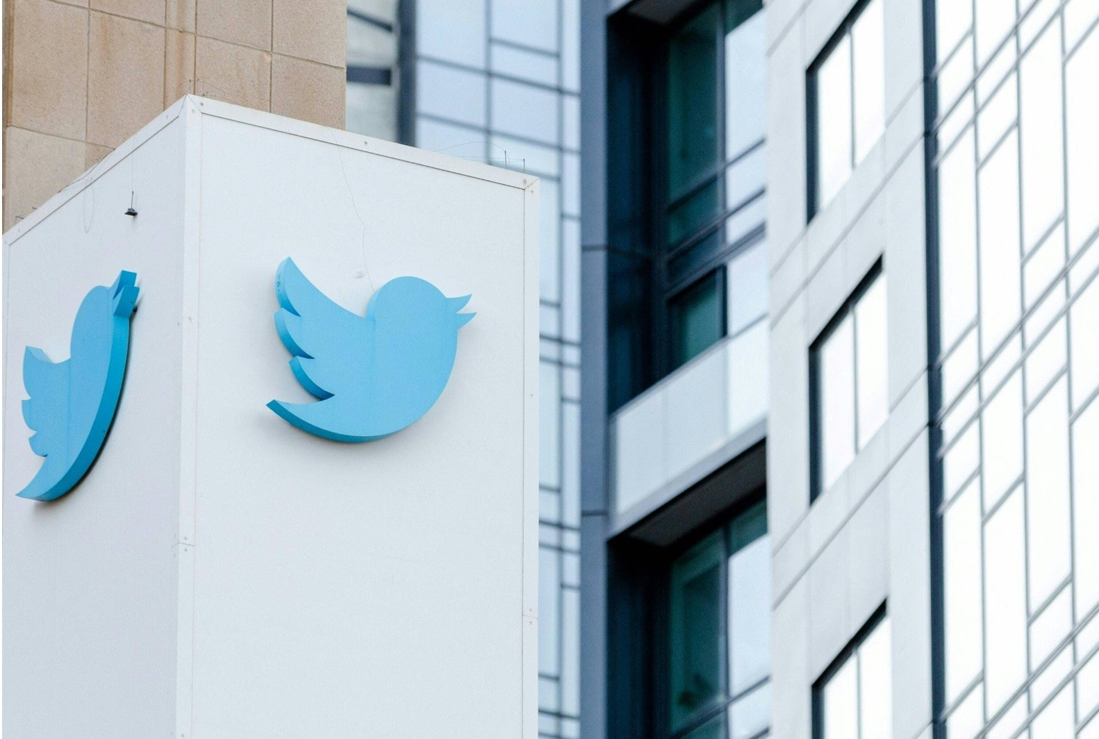 Trụ sở của Twitter đã vắng đi nhiều nhân viên sau những yêu cầu của tỉ phú công nghệ Elon Musk. Ảnh: AFP