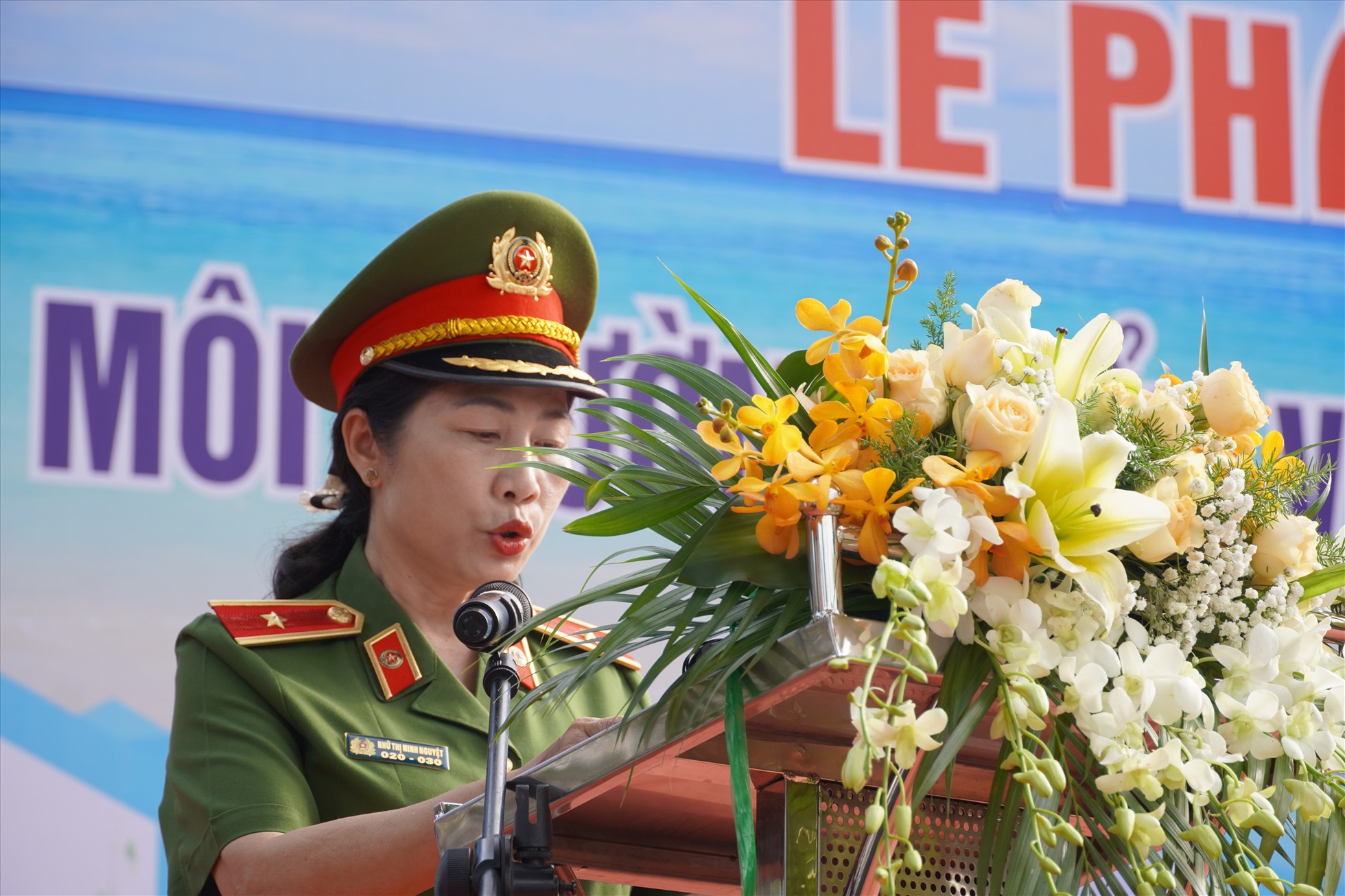 Thiếu tướng Nhữ Thị Minh Nguyệt phát biểu tại lễ phát động bảo vệ môi trường biển và hải đảo. Ảnh: Thành An
