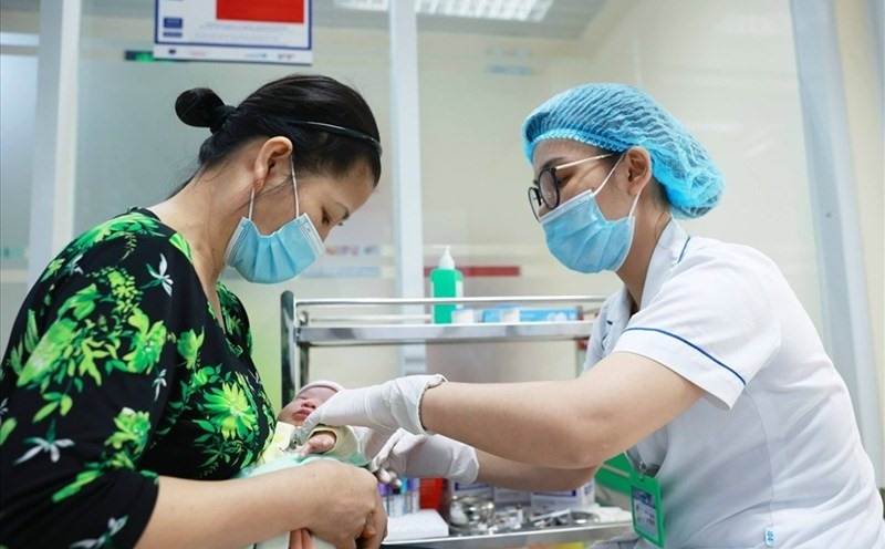 Mong mỏi tăng phụ cấp ưu đãi nghề với cán bộ y tế dự phòng và y tế cơ sở lên 100%. Ảnh: Hải Nguyễn