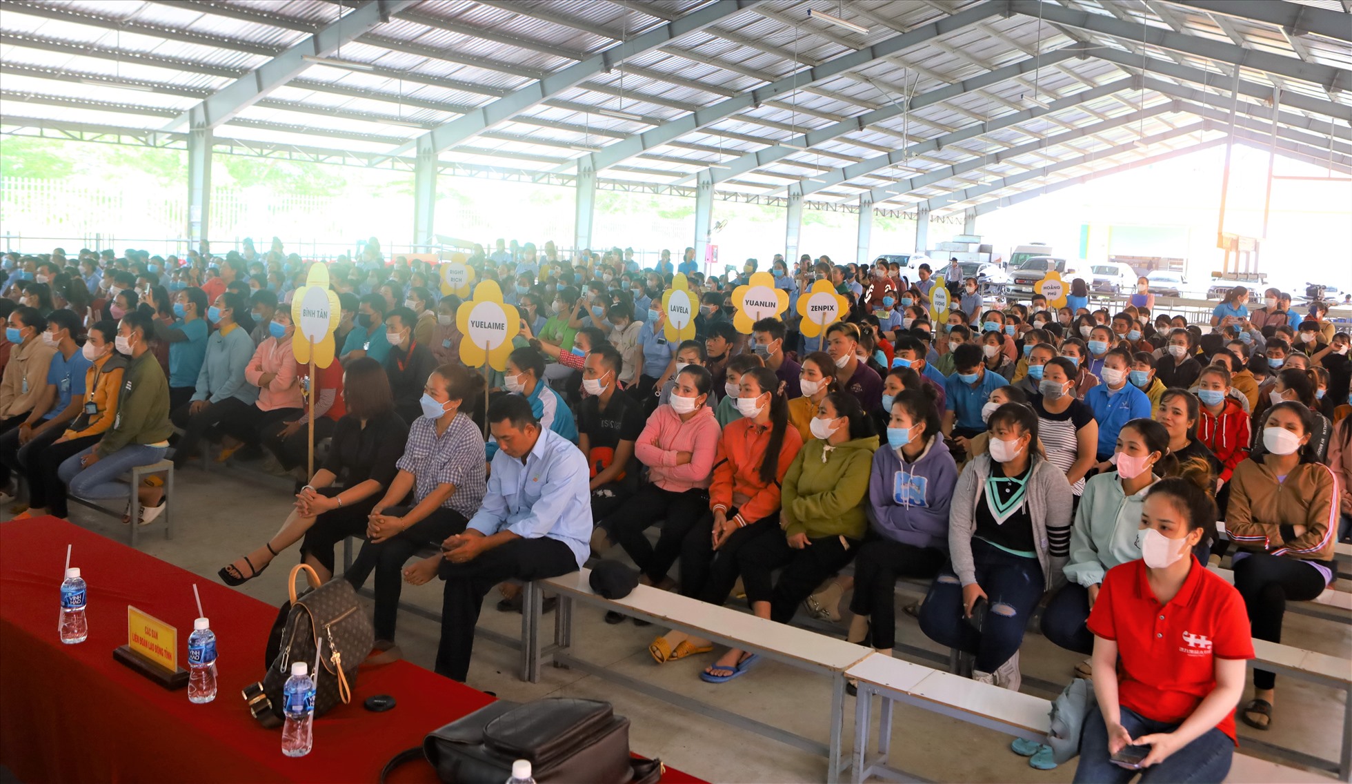 335 công nhân có hoàn cảnh khó khăn tại 9 công ty trong KCN Hàm Kiệm II tham gia chương trình. Ảnh: Duy Tuấn