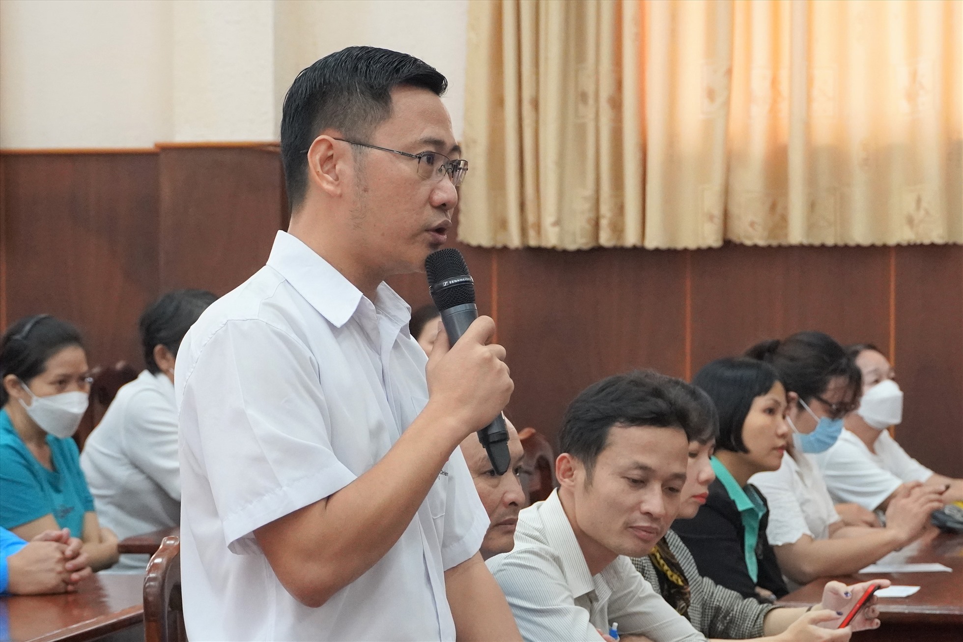 Ông Đoàn Văn Diên - Công ty TNHH Đông Phương Vũng Tàu nêu ý kiến về vấn đề chỗ ở ổn định, thuê/mua nhà ở xã hội, nhà ở công nhân cho người lao động và tái tạo sức lao động. Ảnh
