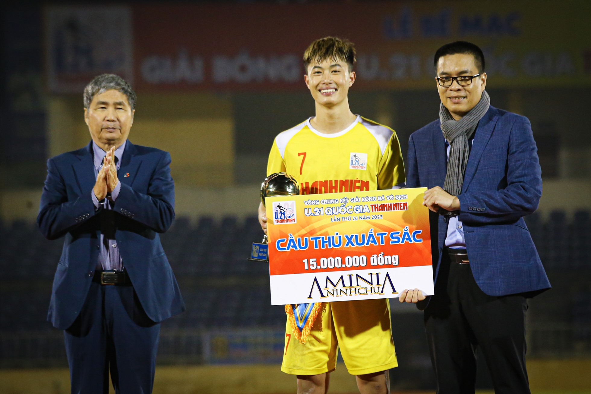 Danh hiệu cầu thủ xuất sắc nhất trận chung kết cho cầu thủ Nguyễn Văn Trường của U21 Hà Nội.