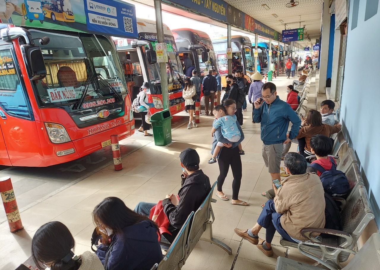 Theo ông Đỗ Phú Đạt - Phó giám đốc Bến xe Miền Đông cũ cho biết dự báo lượng khách qua bến trong 3 ngày nghỉ Tết Dương lịch chỉ khoảng 6.000 lượt mỗi ngày, tăng khoảng 1.000 lượt khách so với ngày thường.