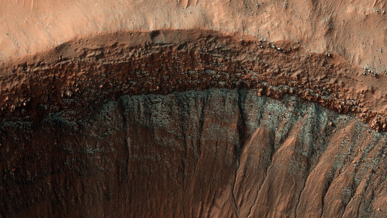 Vẻ đẹp kỳ lạ của mùa đông trên sao Hỏa