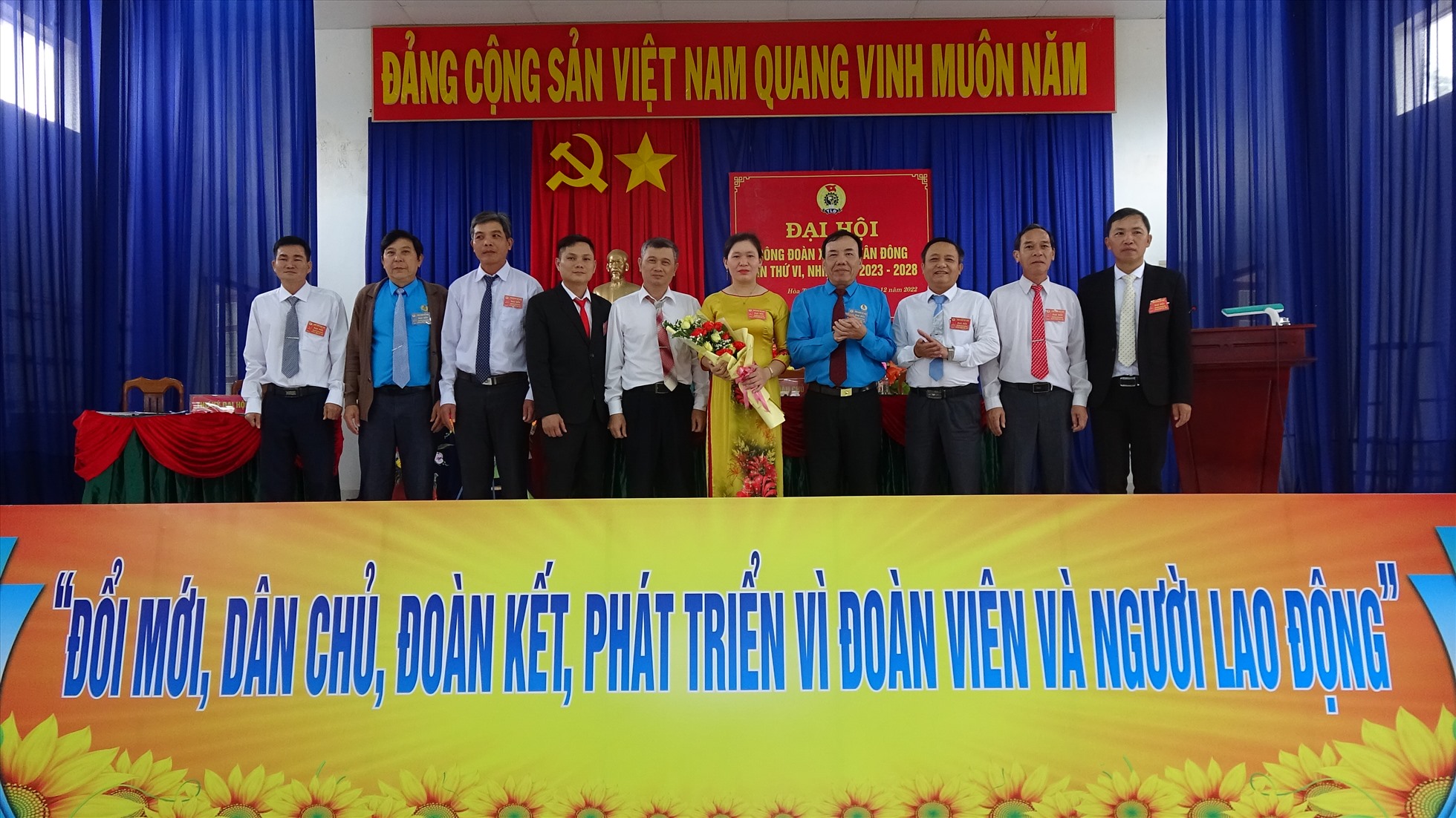 Đại hội điểm CĐCS xã Hòa Tân Đông nhiệm kỳ 2023 - 2028 đã chọn những đoàn viên đủ bản lĩnh chính trị, đủ uy tín để dẫn dắt hoạt động Công đoàn trong tình hình mới. Ảnh: Mạnh Tuấn