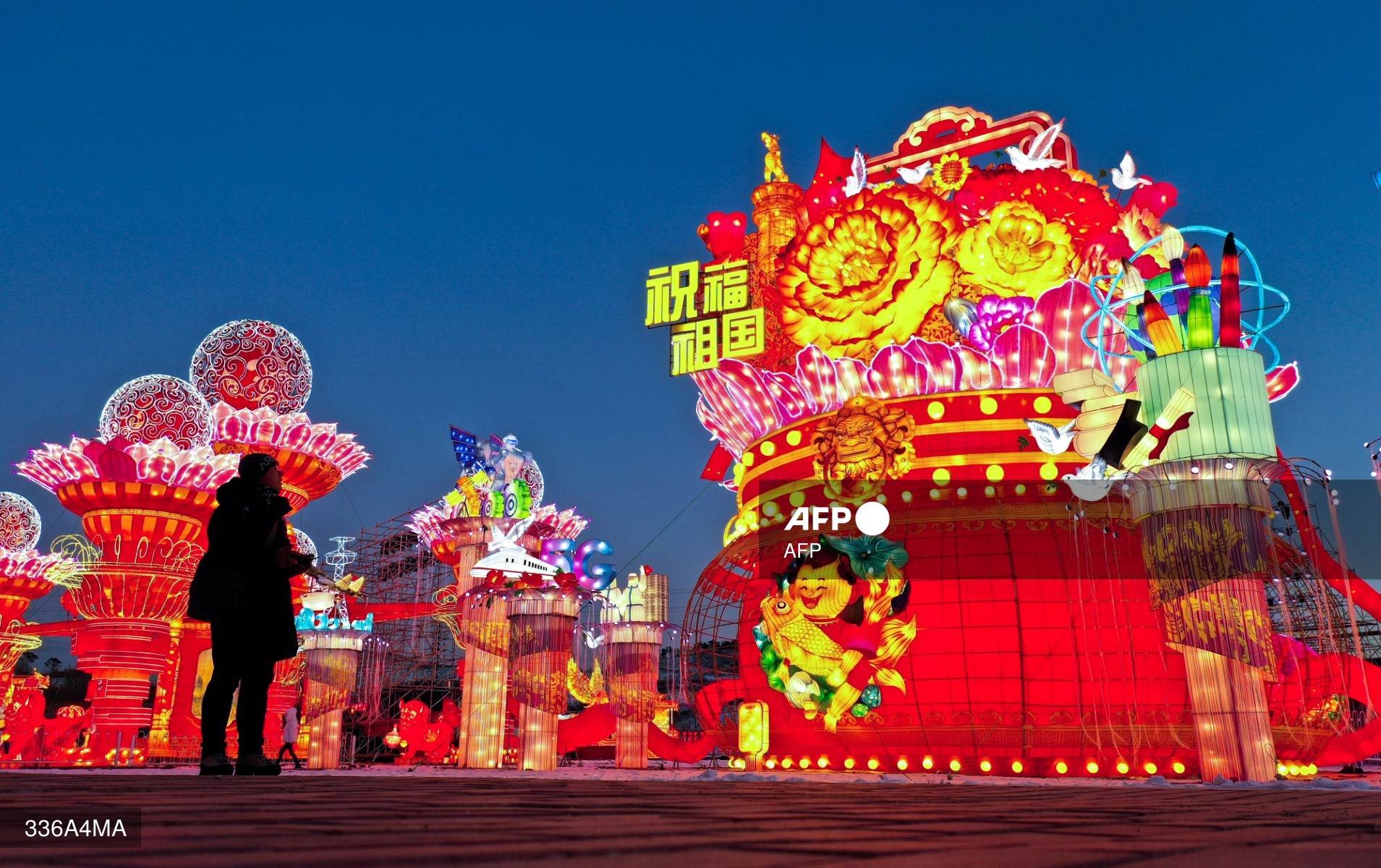 Triển lãm đèn lồng trước thềm năm mới ở Thẩm Dương, tỉnh Liêu Ninh, đông bắc Trung Quốc ngày 29.12.2022. Ảnh: AFP