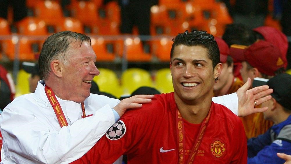 Cristiano Ronaldo có giai đoạn đầu thành công ở Man United cùng Sir Alex Ferguson. Ảnh: MUFC
