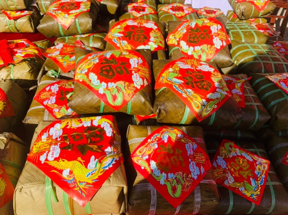 Từng chiếc bánh chưng được gói vun vén trong các lễ hội tết. Ảnh: Nguyễn Linh