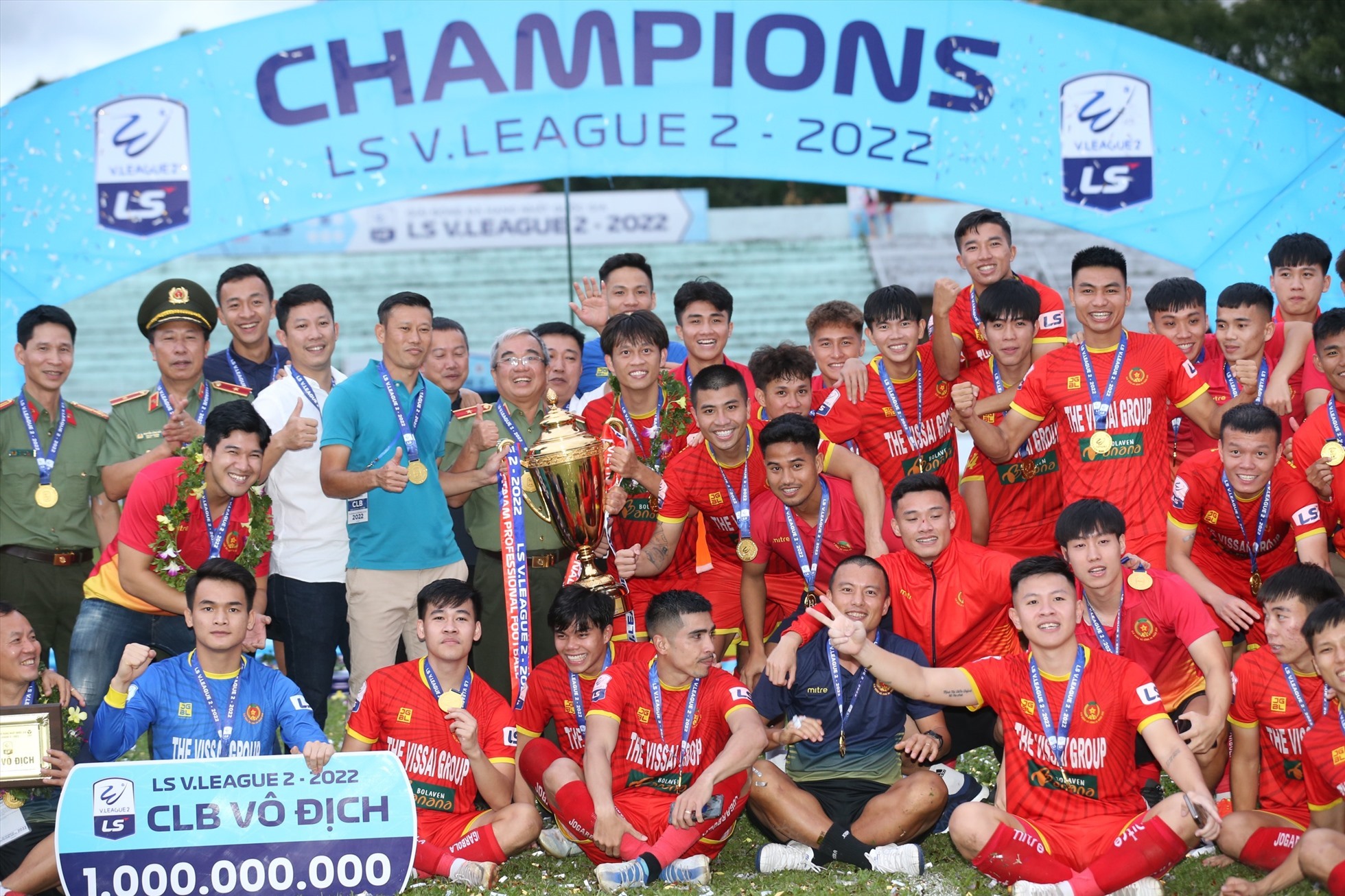 Câu lạc bộ Công an Nhân dân giành quyền thăng hạng V.League với một số cầu thủ mượn từ Hà Nội FC. Ảnh: K.H