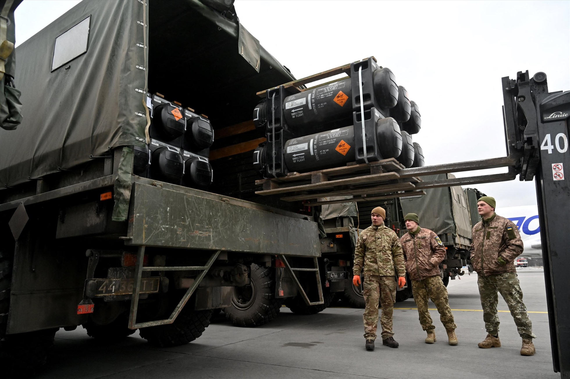 Mỹ cung cấp vũ khí cho Ukraina. Ảnh: AFP