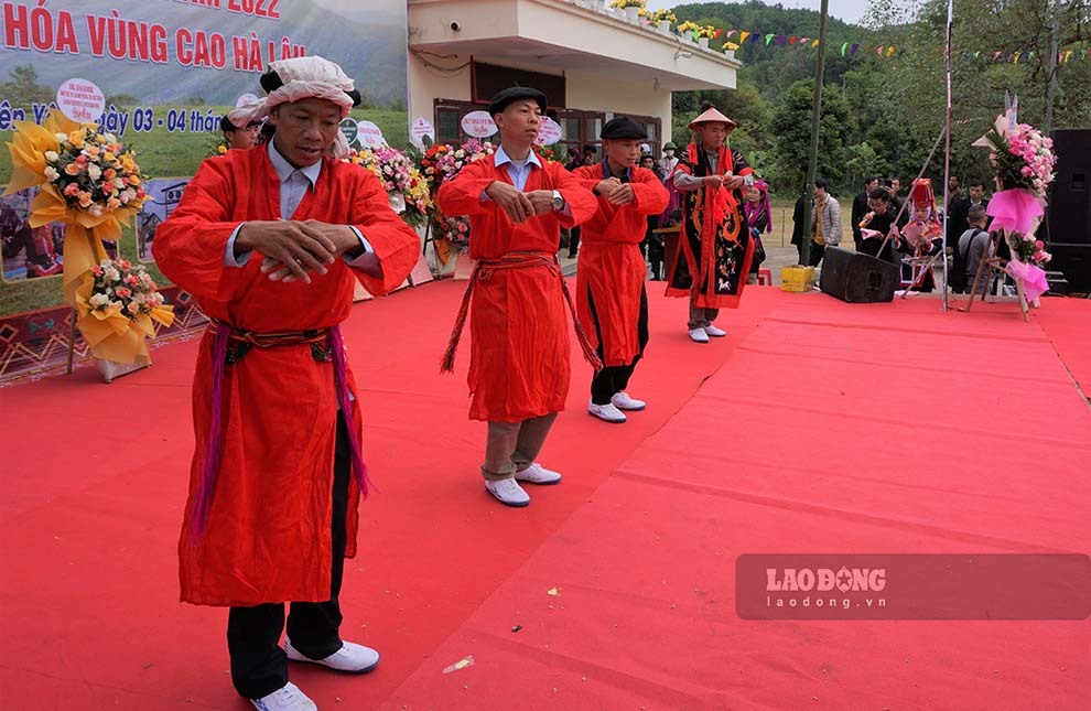 Lễ cấp sắc hay còn gọi là lễ trưởng thành của người Dao, người trưởng thành sẽ được phép tham dự vào công việc của dòng họ, làng bản. Ảnh: Đoàn Hưng