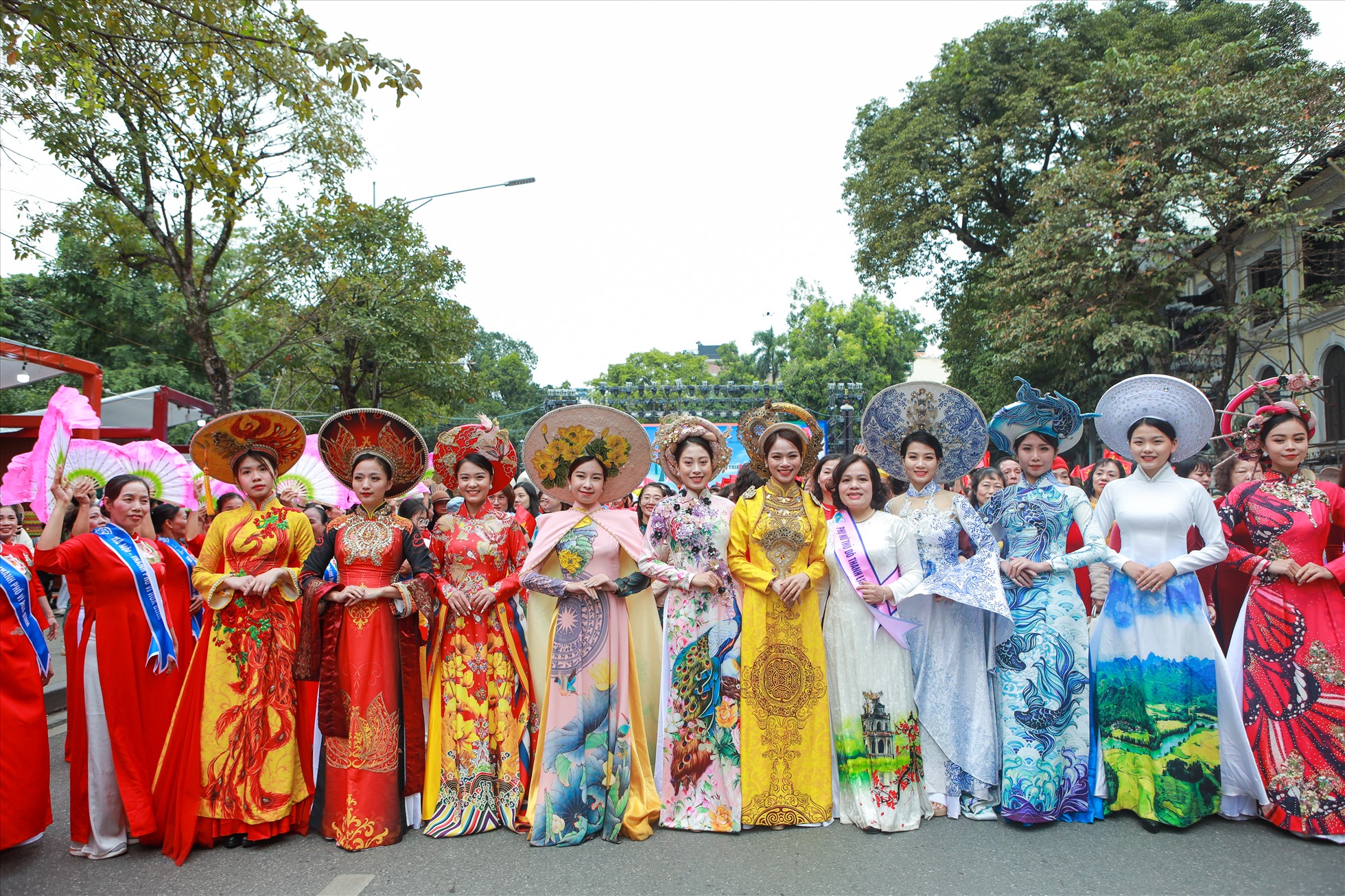 Chương trình thu hút sự quan tâm của đông đảo người dân và du khách tới tham qua, thưởng thức.