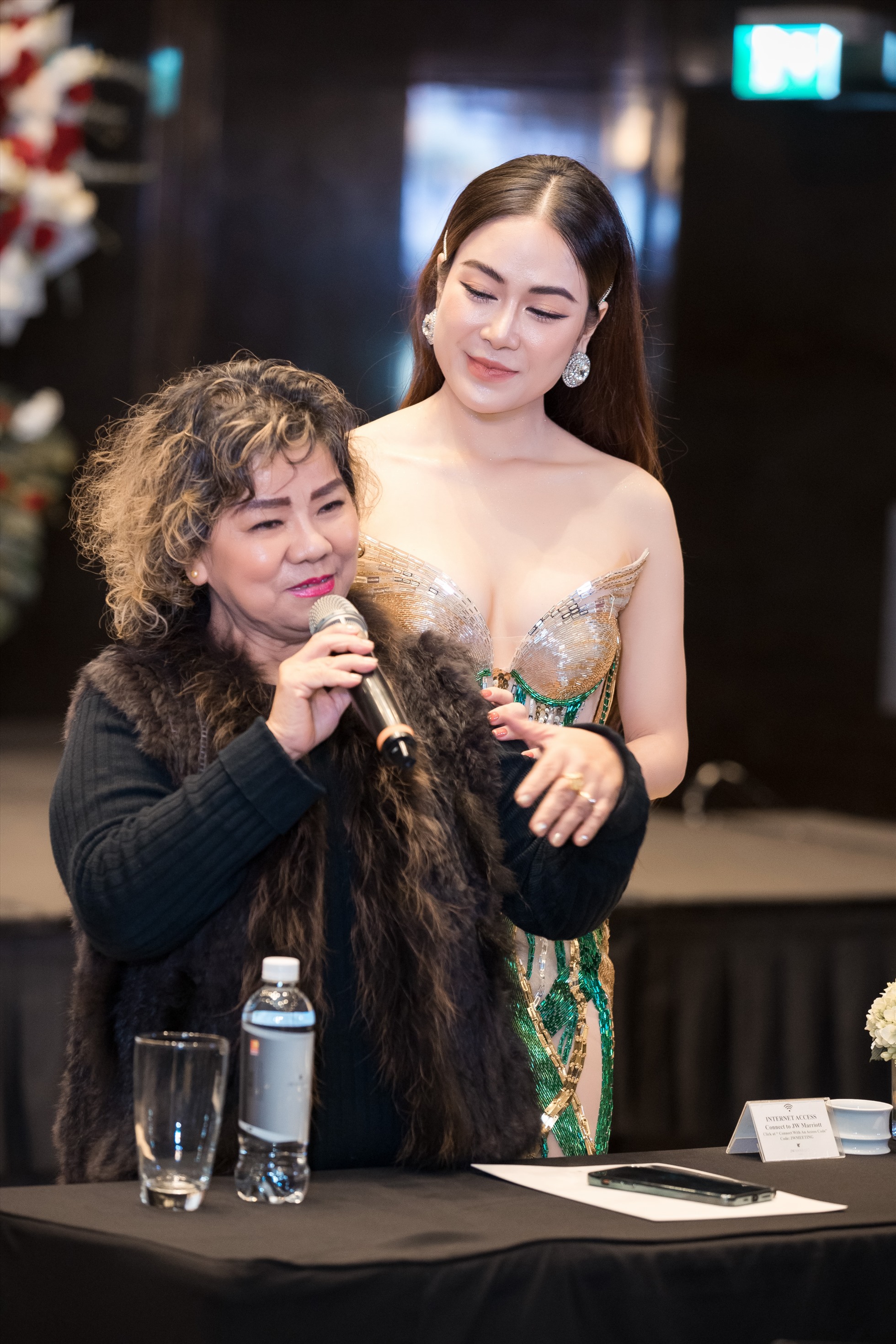 NSND Thanh Hoa cũng chính là người khuyên Hoa hậu Tuyết Nga theo đuổi lĩnh vực ca hát. Ảnh: Nhân vật cung cấp