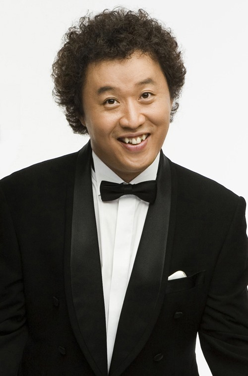 MC Jung Jun Ha còn có lý do “lạ đời” hơn. Vì là con trai độc nhất trong suốt 4 đời, nam diễn viên hài đã được miễn nhập ngũ. Ảnh: Naver