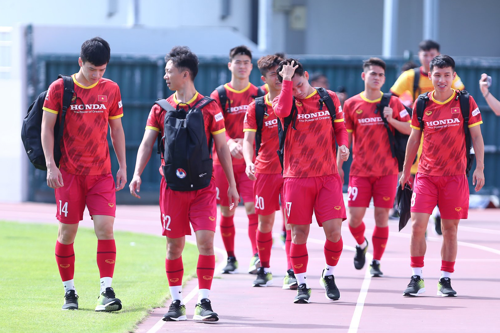 Sáng 5.12, đội tuyển Việt Nam tiếp tục có buổi tập tại sân vận động Bà Rịa. Đây là buổi tập nằm trong kế hoạch cho AFF Cup 2022 chuẩn bị diễn ra vào cuối năm nay.