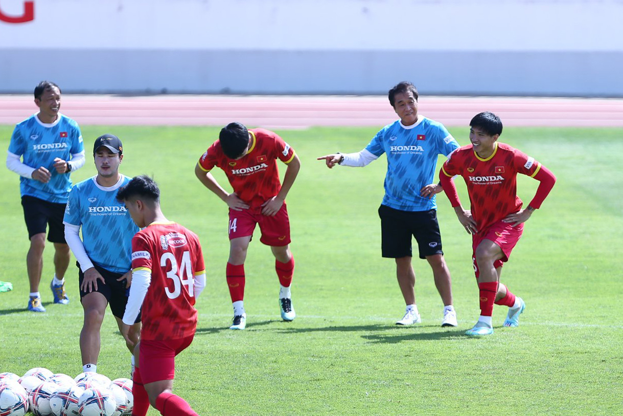 Trợ lý Lee Young-jin và các thành viên trong ban huấn luyện sẽ trực tiếp chỉ đạo các cầu thủ tập luyện trong thời gian huấn luyện viên Park Hang-seo vắng mặt, ít nhất là 3 ngày.