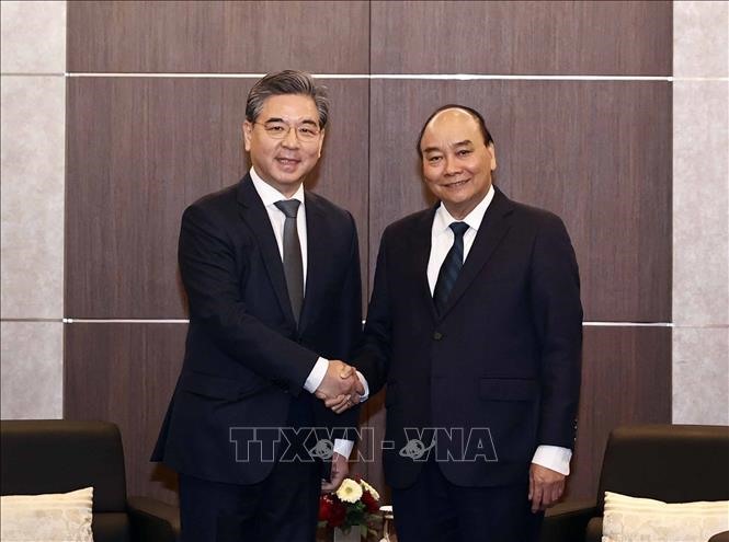 Chủ tịch nước Nguyễn Xuân Phúc tiếp ông Jae Hoon Chang, Chủ tịch kiêm Tổng Giám đốc Tập đoàn Hyundai Motor. Ảnh: TTXVN