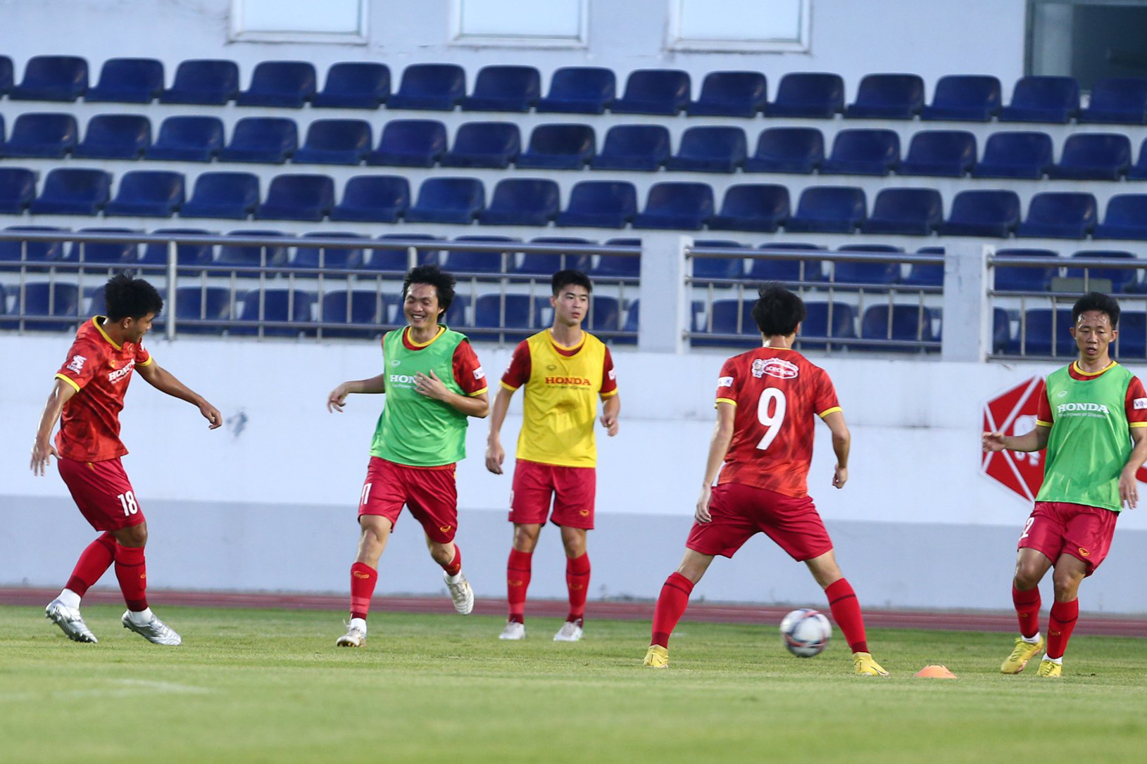 Đội tuyển Việt Nam sẽ tập huấn tại Bà Rịa - Vũng Tàu cho đến ngày 10.12, sau đó, sẽ trở ra Hà Nội để chuẩn bị cho trận giao hữu quốc tế gặp đội tuyển Philippines, diễn ra trên sân Hàng Đẫy vào 18h00 ngày 14.12.