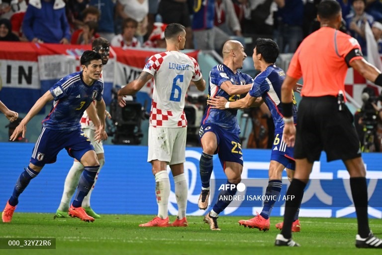 Các cầu thủ Nhật Bản ăn mừng bàn mở tỷ số.  Ảnh: AFP