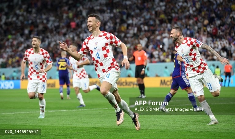 Perisic gỡ hòa cho Croatia.  Ảnh: AFP