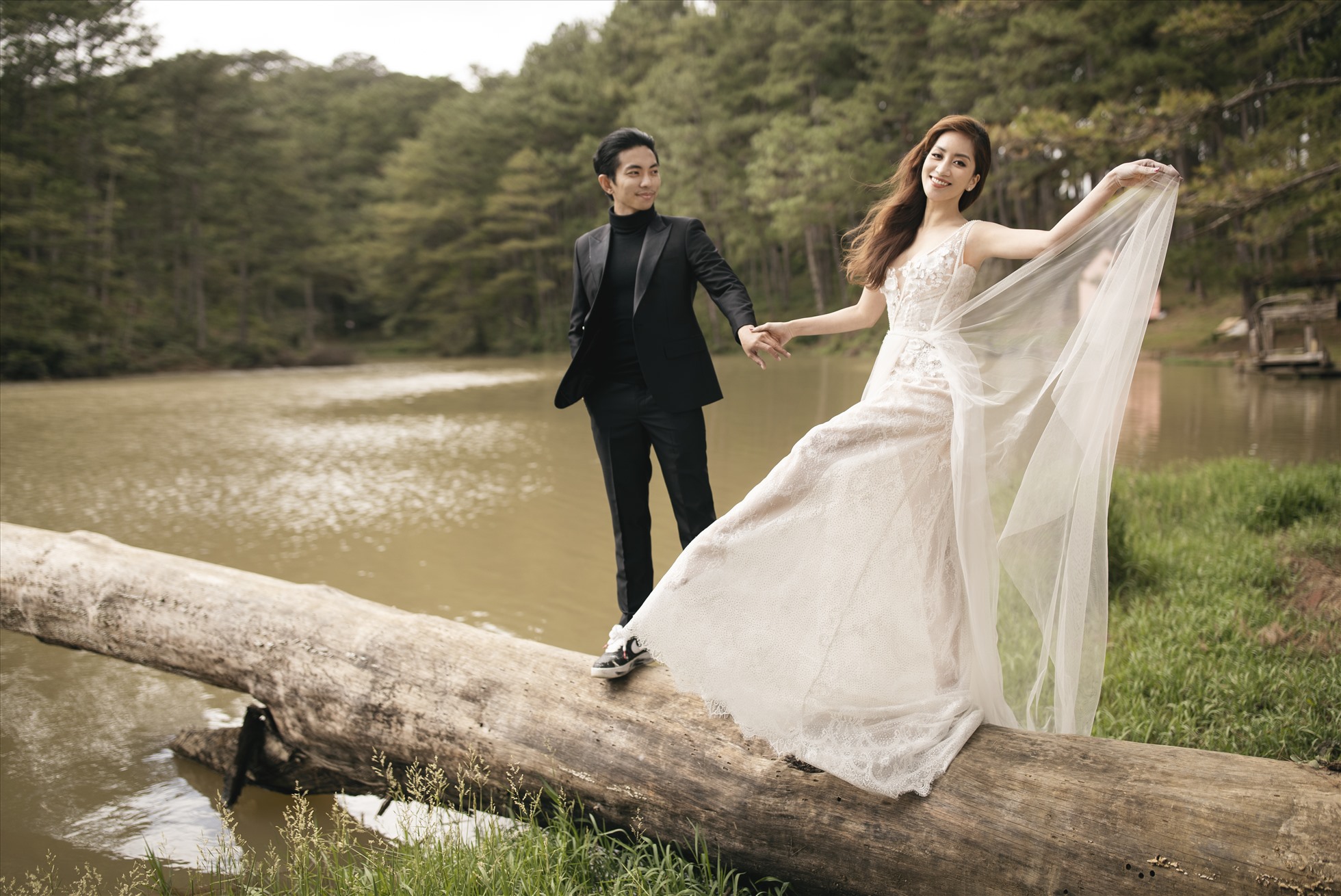 Cặp đôi Khánh Thi - Phan Hiển tung ảnh cưới. Ảnh: Nghệ sĩ cung cấp.