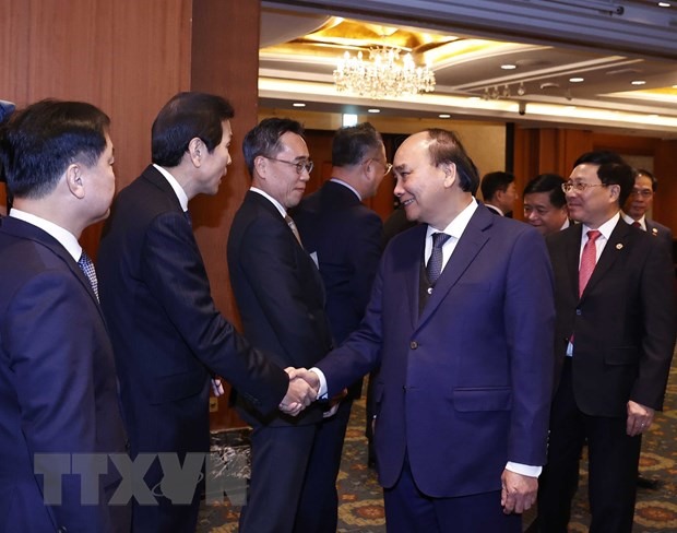 Chủ tịch nước Nguyễn Xuân Phúc với các doanh nghiệp lớn Hàn Quốc. Ảnh: TTXVN
