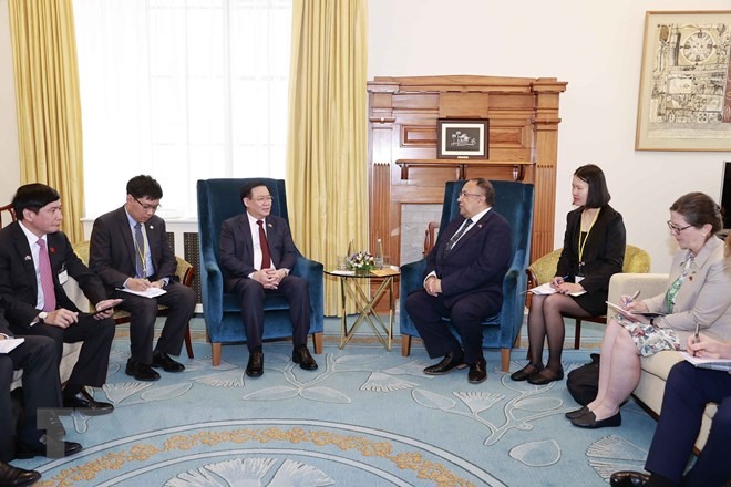 Quang cảnh cuộc gặp giữa Chủ tịch Quốc hội Vương Đình Huệ và Chủ tịch Quốc hội New Zealand Adrian Rurawhe. Ảnh: TTXVN
