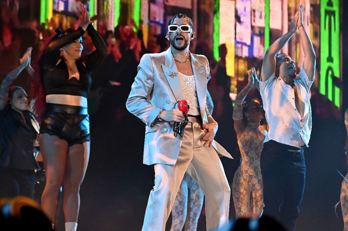 Bản hit “Titi Me Preguntó” của nam ca sĩ La-tinh Bad Bunny được Rolling Stone bình chọn là bài hát hay nhất năm nay. Ảnh: The Source Magazine