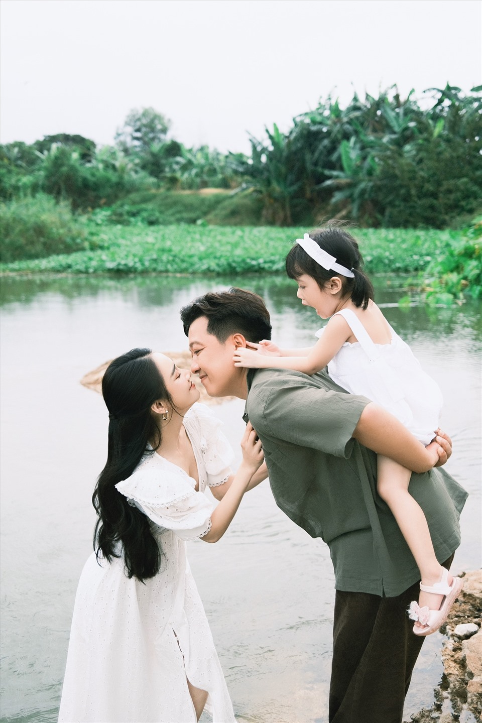 Nhã Phương - Trường Giang có cuộc sống hôn nhân hạnh phúc bên con gái nhỏ. Ảnh: Nhân vật cung cấp