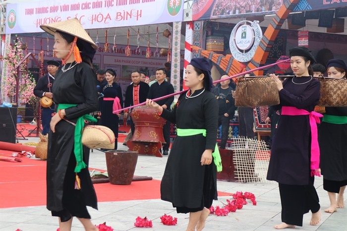 Các nghệ nhân tham gia Ngày hội. Ảnh: Đình Toán