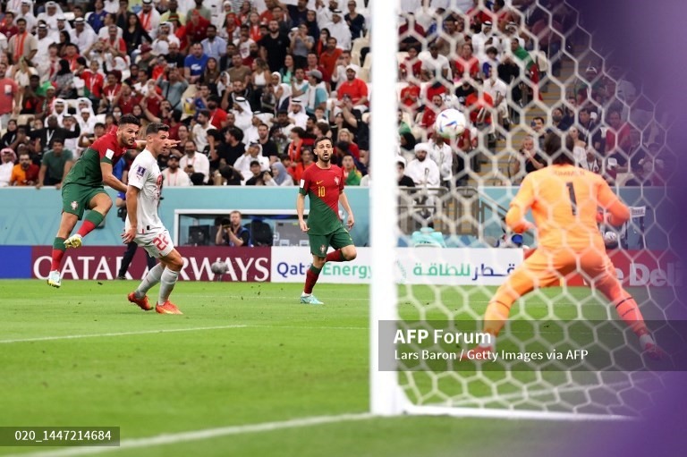 Pha dứt điểm quyết đoán của cầu thủ mới 21 tuổi giúp Bồ Đào Nha vượt lên dẫn trước. Ảnh: AFP