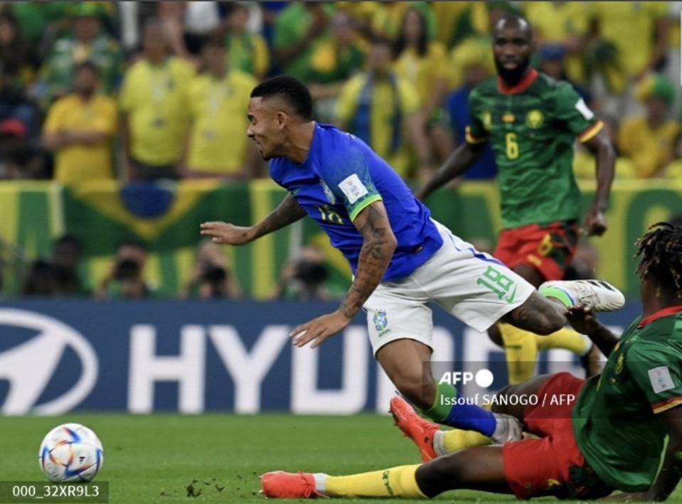 Jesus gặp chấn thương ở trận đấu gặp Cameroon. Ảnh: AFP