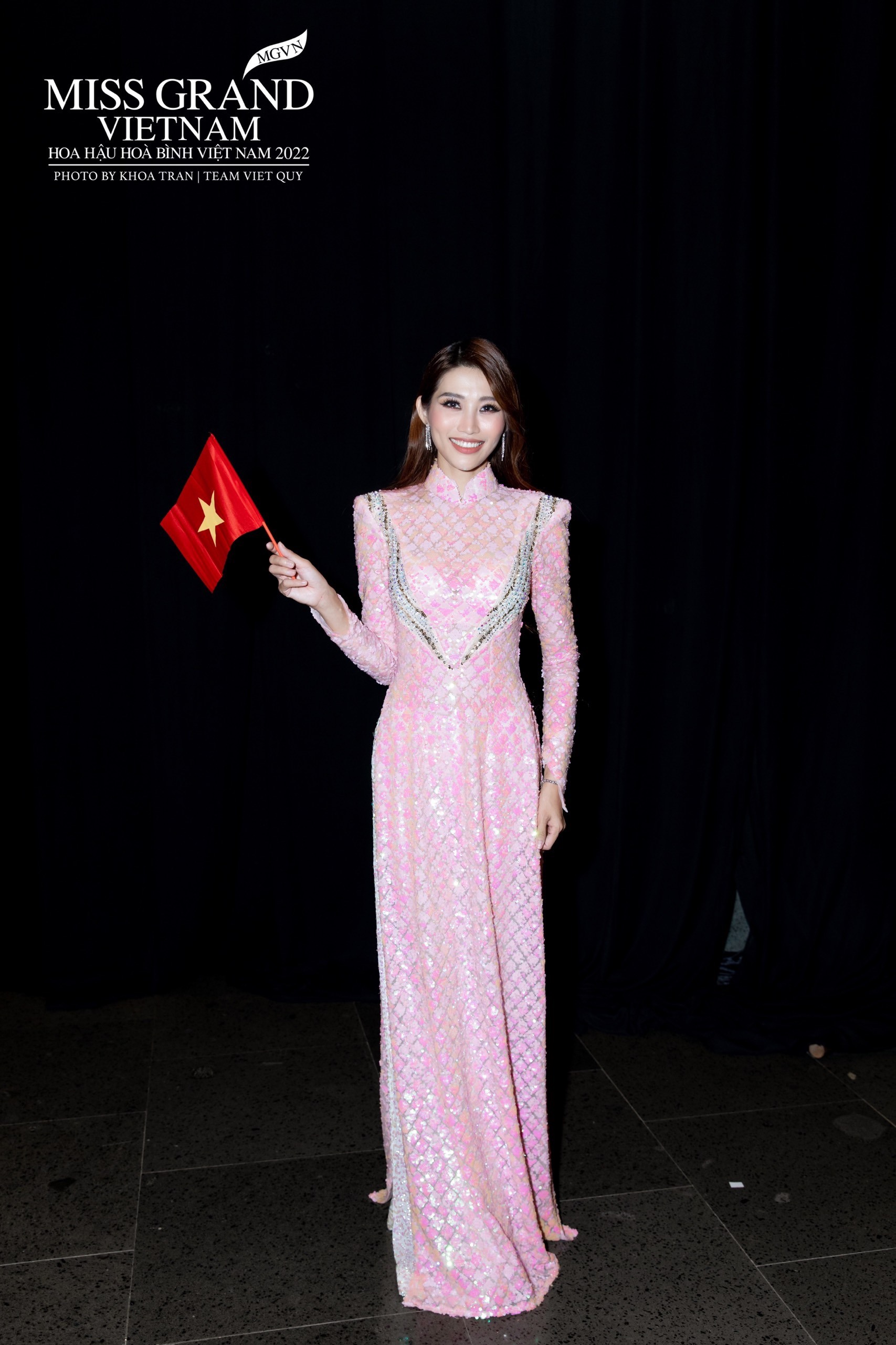 Sau khi gây ấn tượng với vai trò MC tại đêm chung khảo Hoa hậu Việt Nam 2022, Quỳnh Châu tiếp tục nhận tin vui khi xuất hiện tại show diễn thời trang ở Thái Lan. Đây cũng là chuyến lưu diễn ở nước ngoài đầu tiên của Quỳnh Châu sau khi đảm nhận vai trò mới.