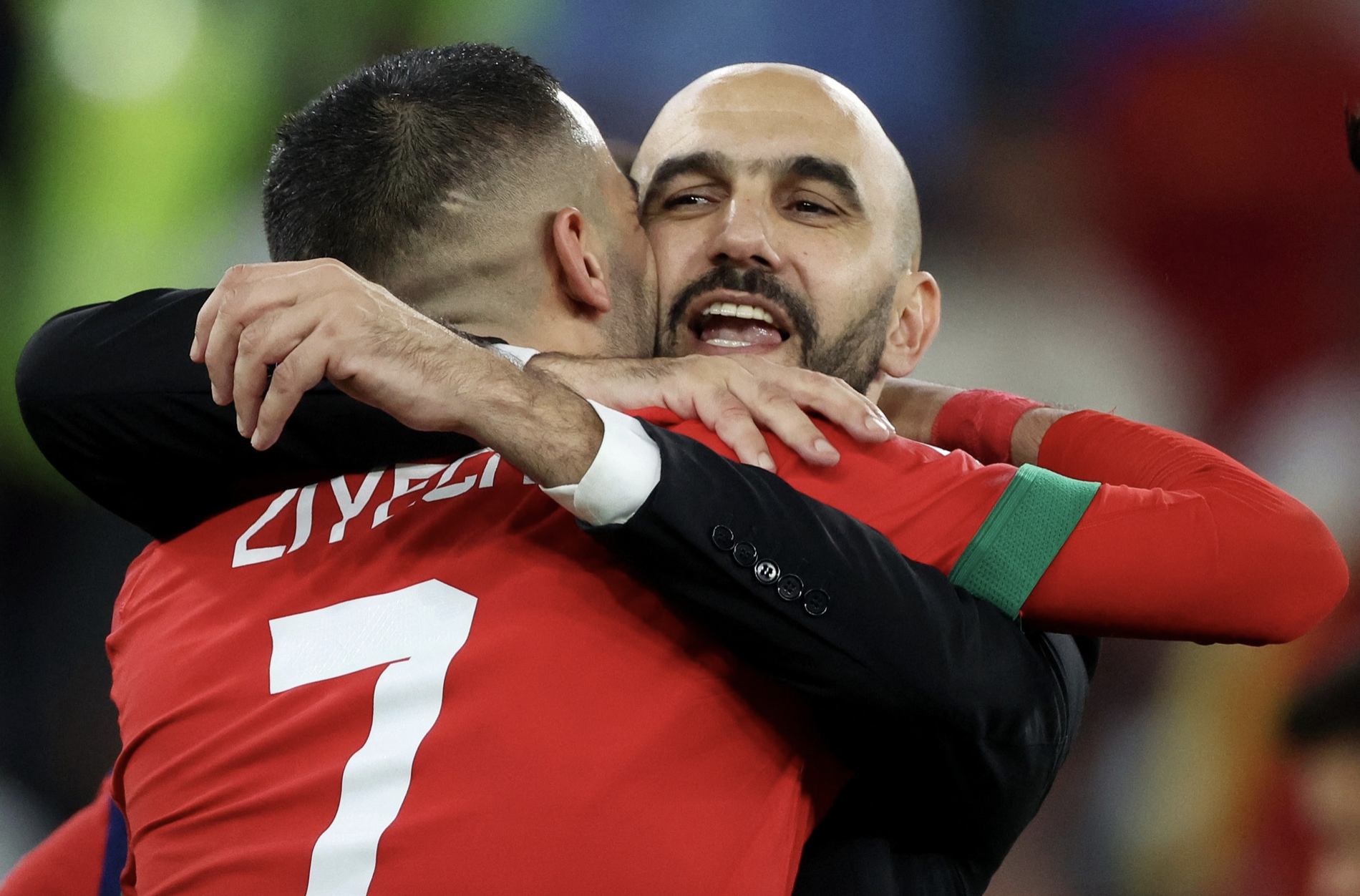 Huấn luyện viên Walid Regragui khẳng định sức mạnh của tuyển Maroc đến từ tình yêu thương của gia đình và người hâm mộ. Ảnh: AFP