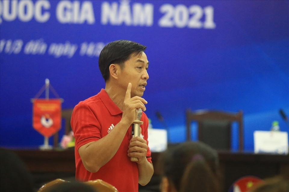 Giám sát trọng tài Đặng Thanh Hạ đồng thời cũng là trưởng ban trọng tài Liên đoàn bóng đá Việt Nam tham gia điều hành tại AFF Cup 2022. Ảnh: Minh Dân
