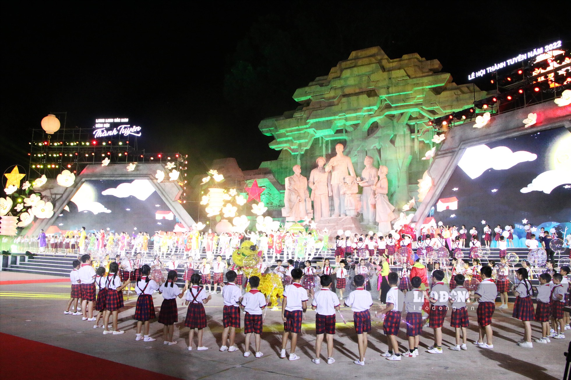 Không chỉ là nơi sinh hoạt văn hoá, vui chơi của nhân dân trong tỉnh, Quảng trường Nguyễn Tất Thành còn là địa điểm tổ chức nhiều sự kiện lớn, thường niên như Lễ hội Thành Tuyên.