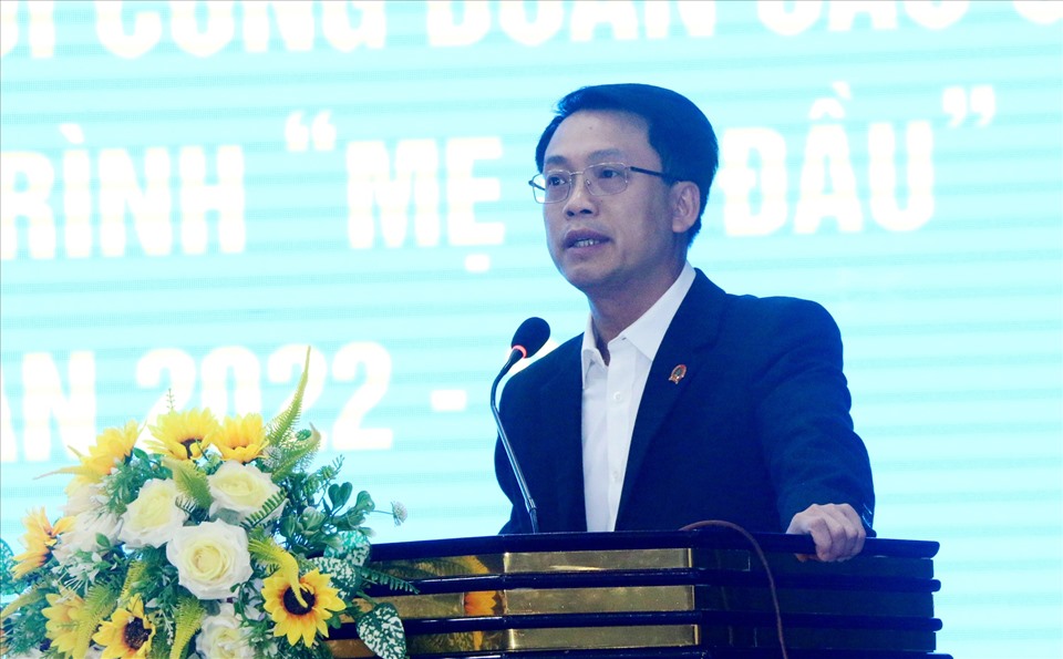 Phó Chủ tịch Thường trực Liên đoàn Lao động tỉnh Nguyễn Chí Công phát biểu tại lễ phát động. Ảnh: Quỳnh Trang