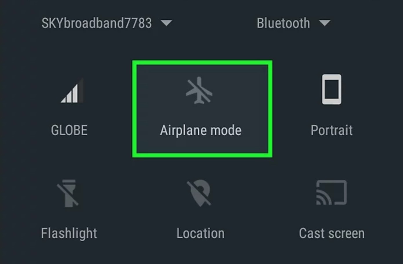 Chế độ máy bay có thể được bật dễ dàng từ thanh tiện ích của điện thoại Android. Ảnh: Wiki